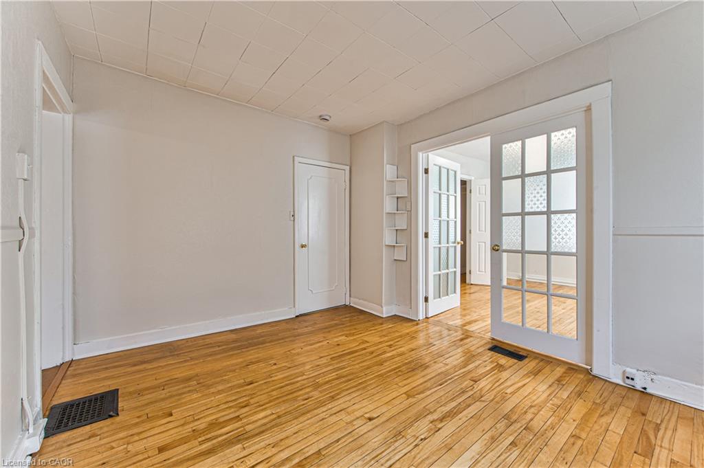217 Lancaster Street E Property Photo 5