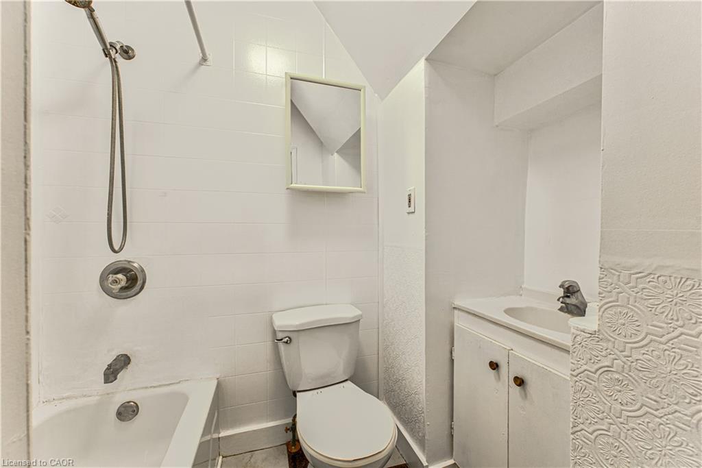 217 Lancaster Street E Property Photo 6