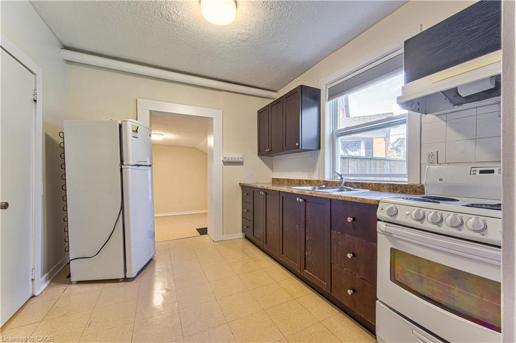 217 Lancaster Street E Property Photo 10