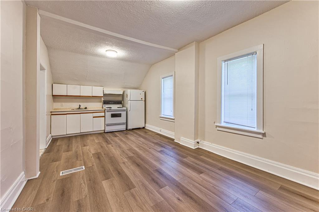 217 Lancaster Street E Property Photo 16
