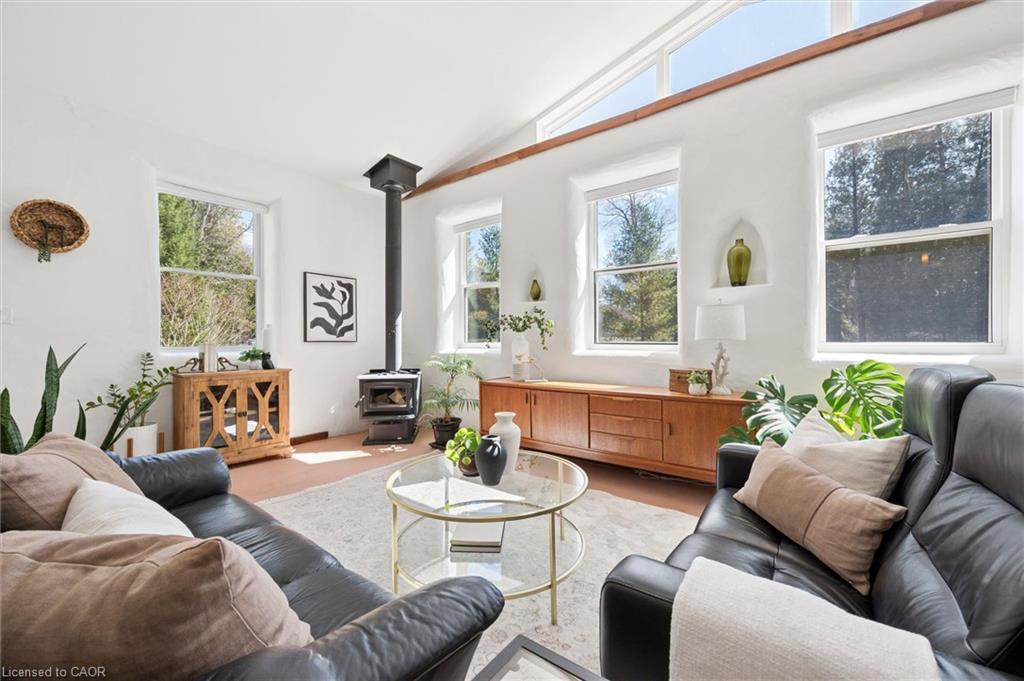 5578 11th Line Property Photo 4