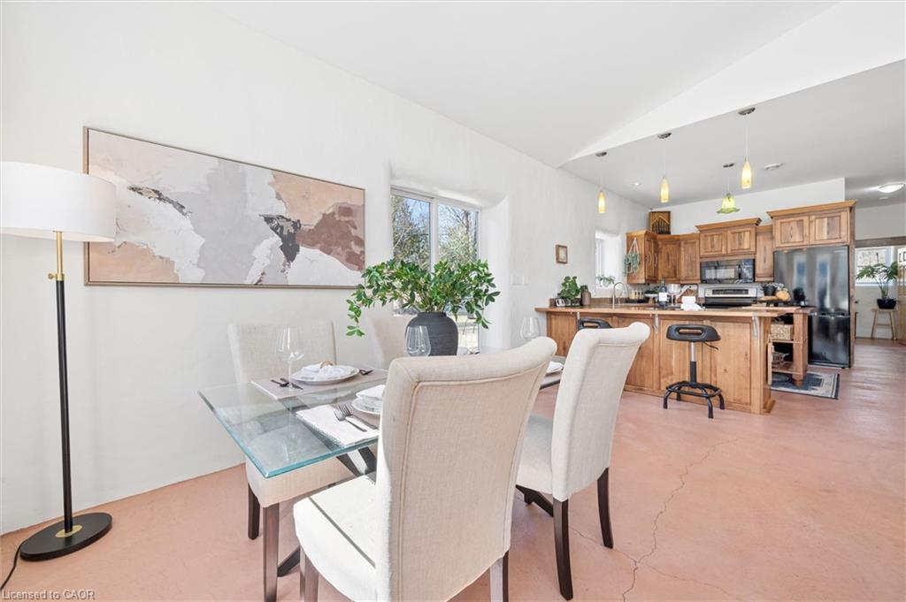 5578 11th Line Property Photo 6