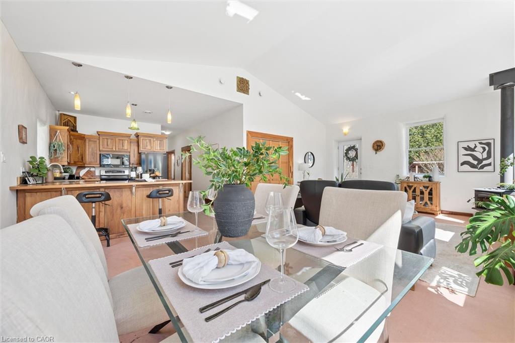 5578 11th Line Property Photo 7