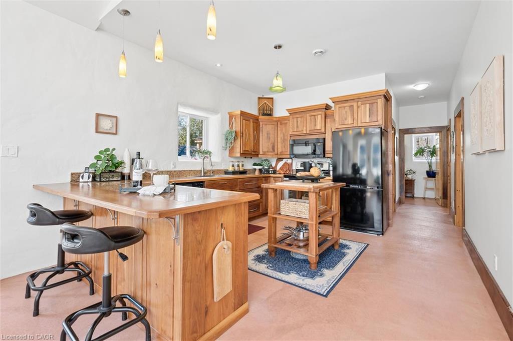 5578 11th Line Property Photo 8