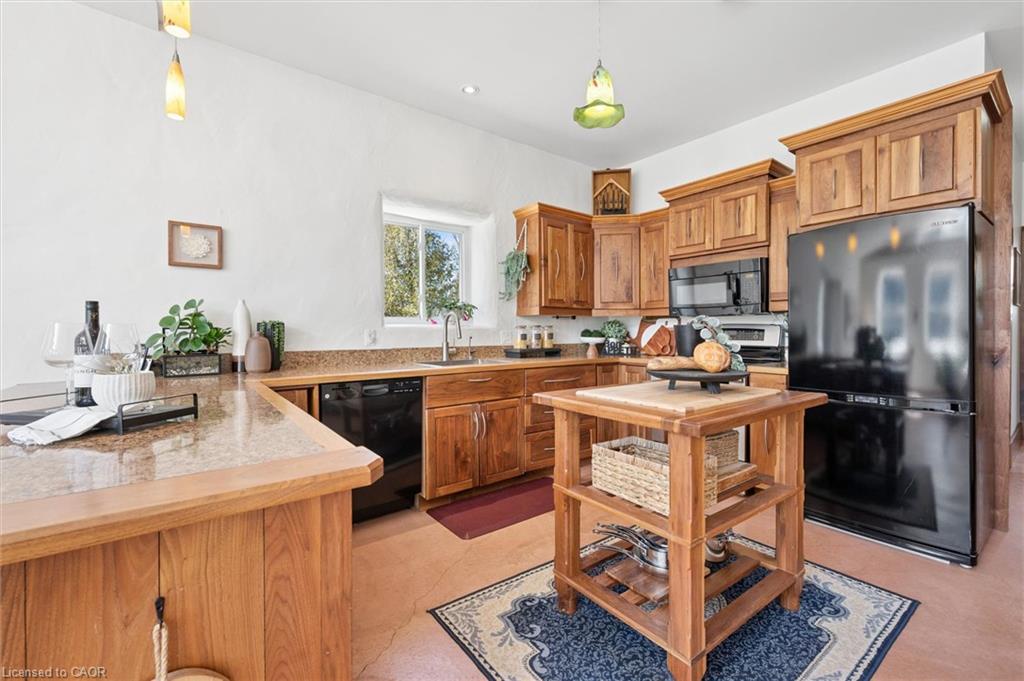 5578 11th Line Property Photo 9