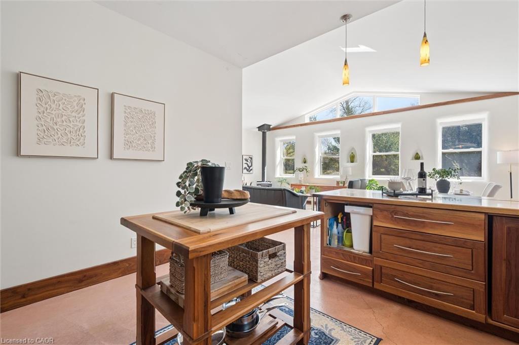 5578 11th Line Property Photo 10