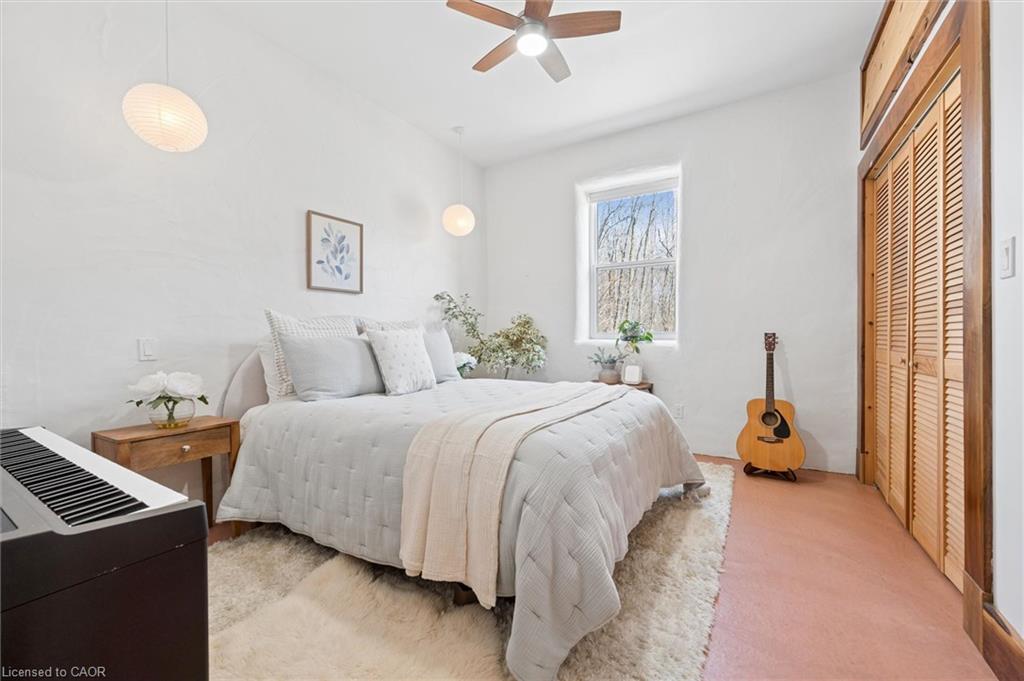 5578 11th Line Property Photo 14