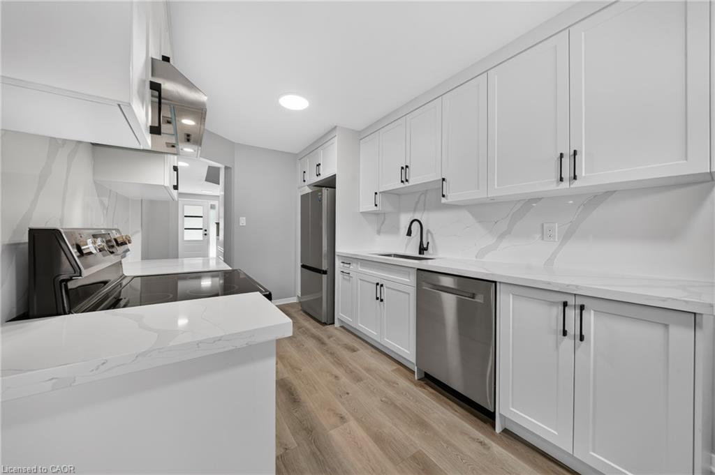 4353 Sawmill Valley Drive Property Photo 3