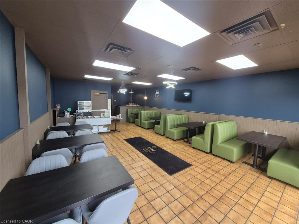 450 Woodlawn W Property Photo 1