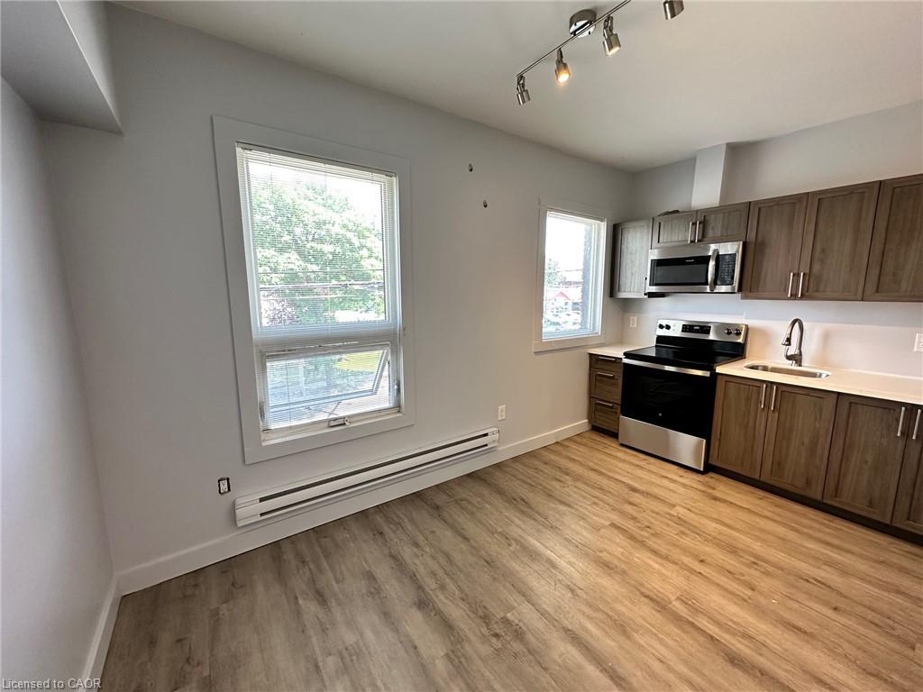 203-161 Wellington Street N Property Photo 8