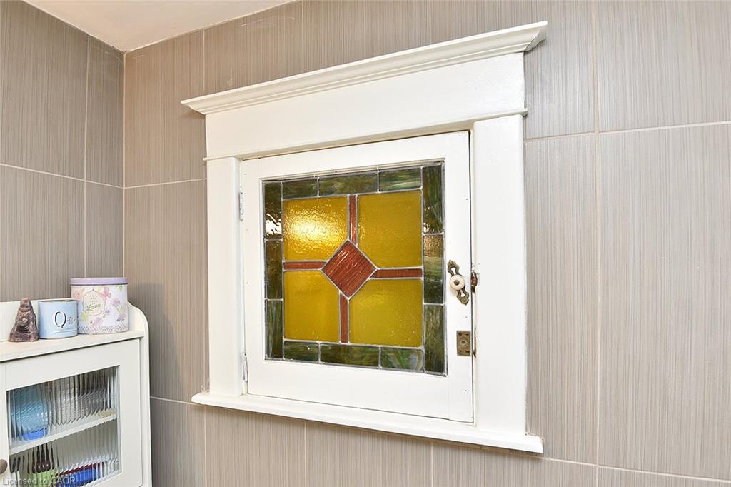 56 Barons Avenue N Property Photo 3
