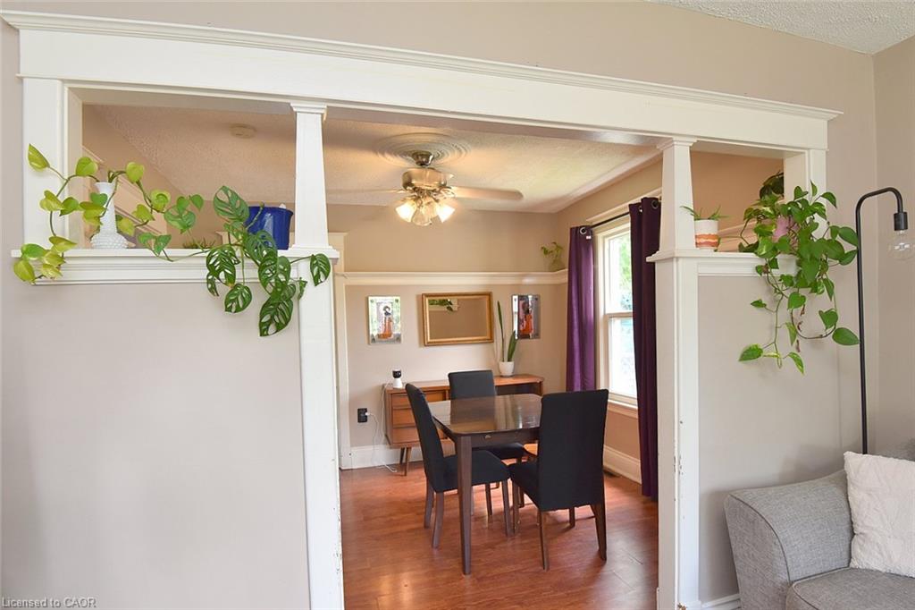 56 Barons Avenue N Property Photo 10