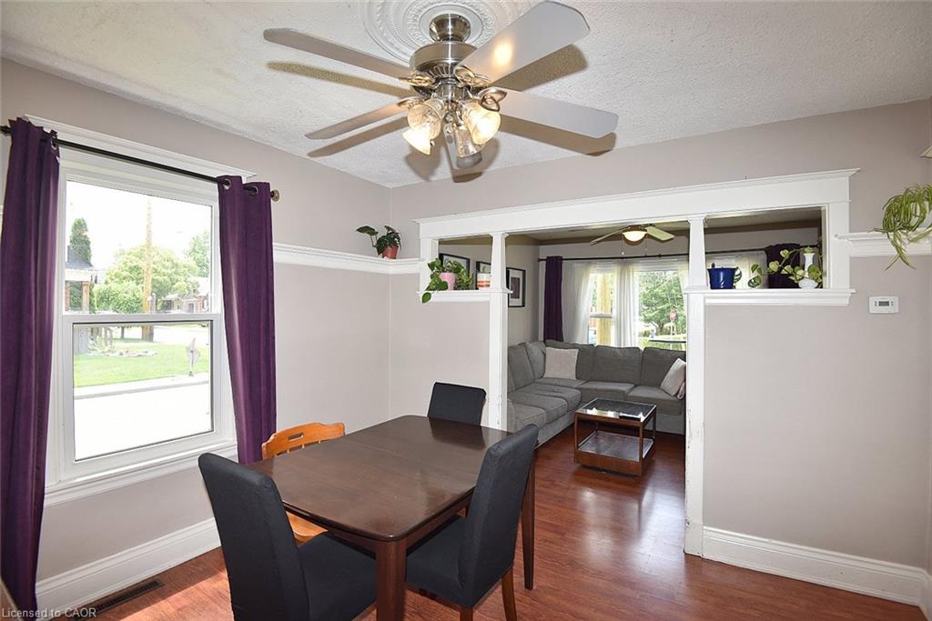 56 Barons Avenue N Property Photo 12