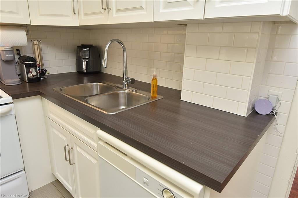 56 Barons Avenue N Property Photo 16