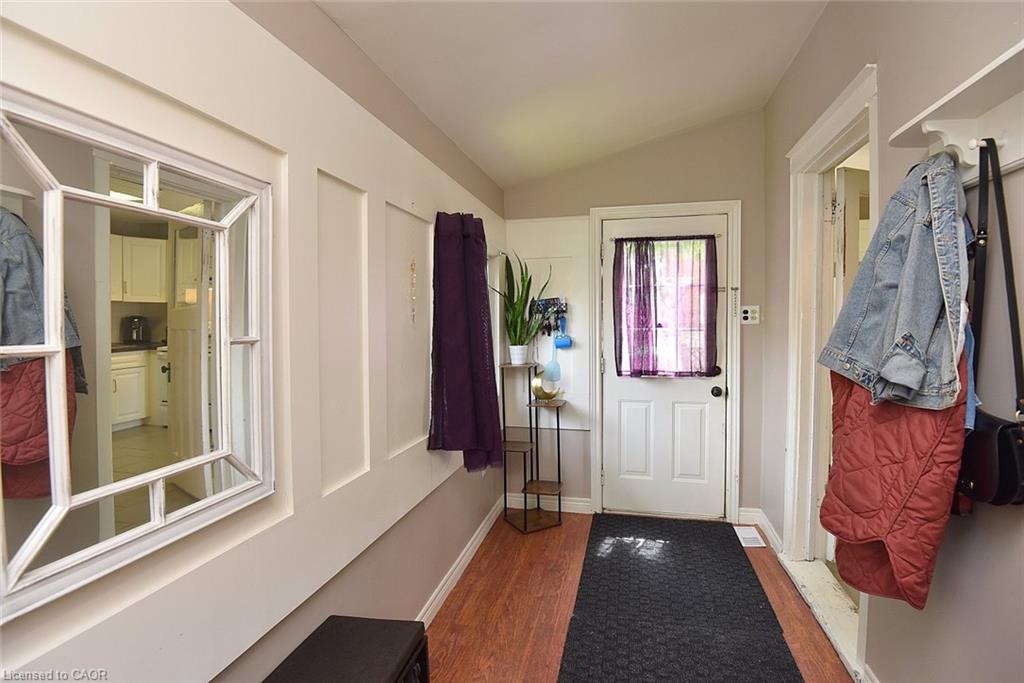 56 Barons Avenue N Property Photo 20