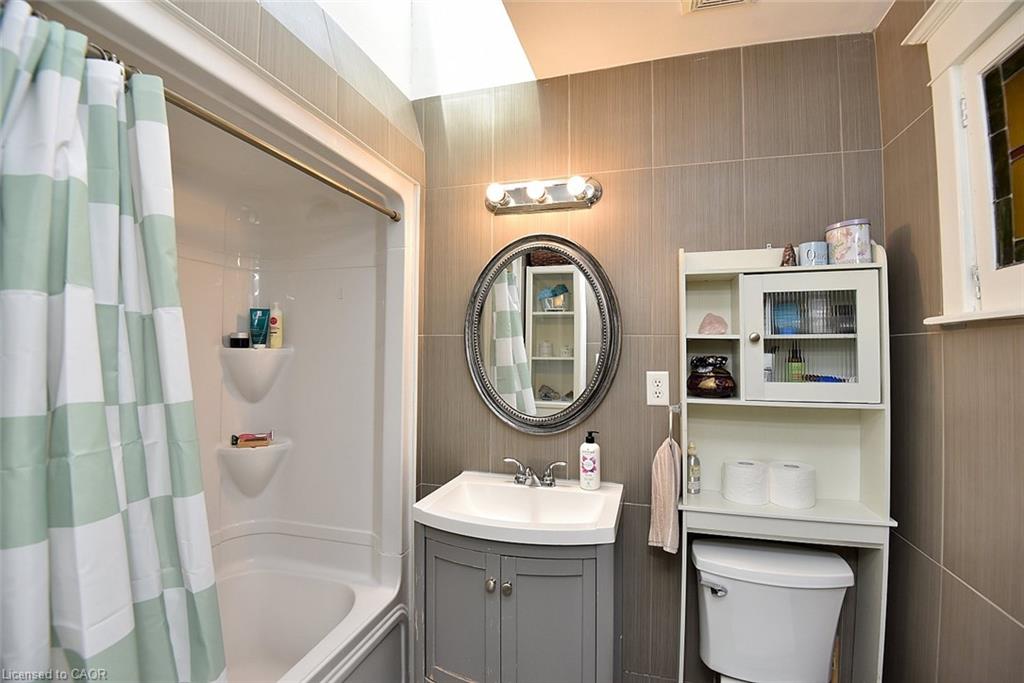 56 Barons Avenue N Property Photo 21
