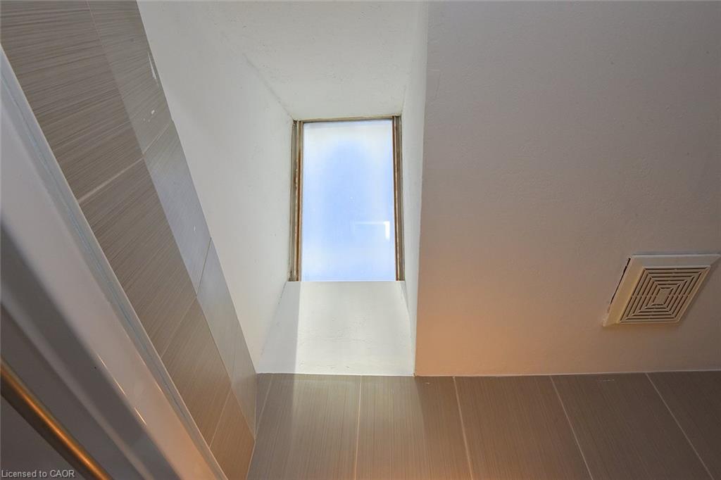56 Barons Avenue N Property Photo 23