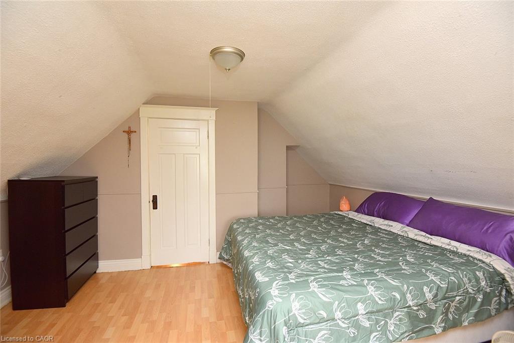 56 Barons Avenue N Property Photo 27