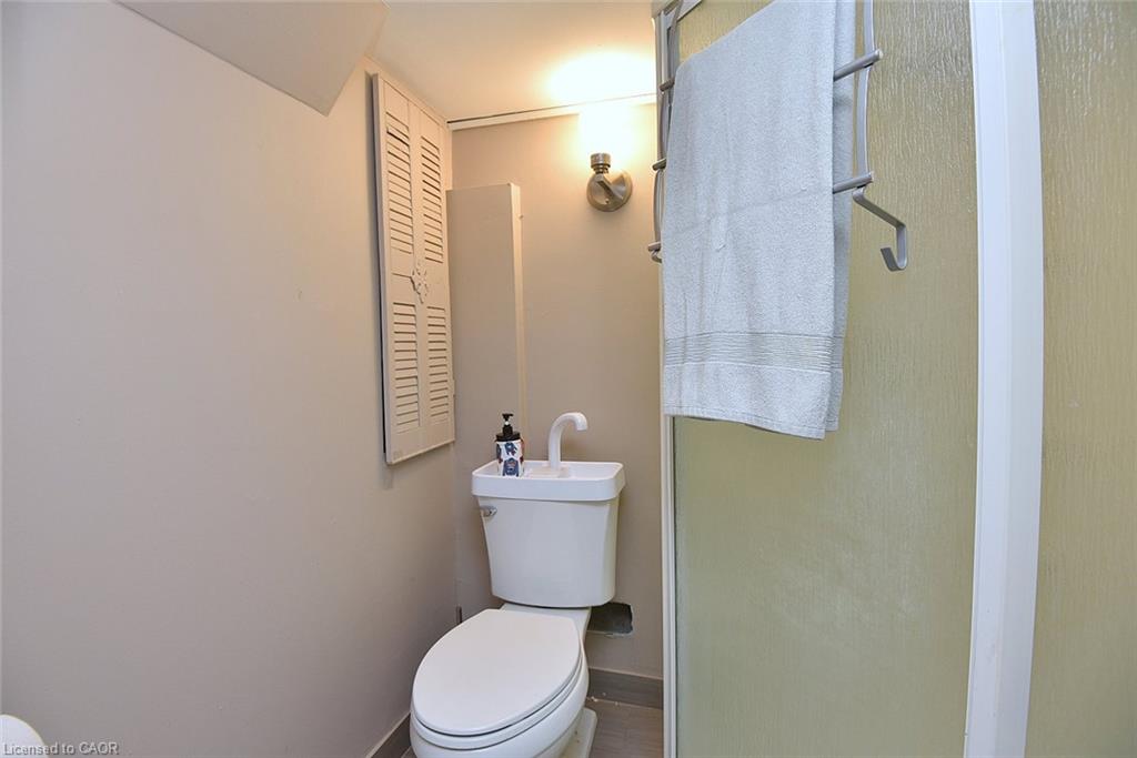 56 Barons Avenue N Property Photo 31