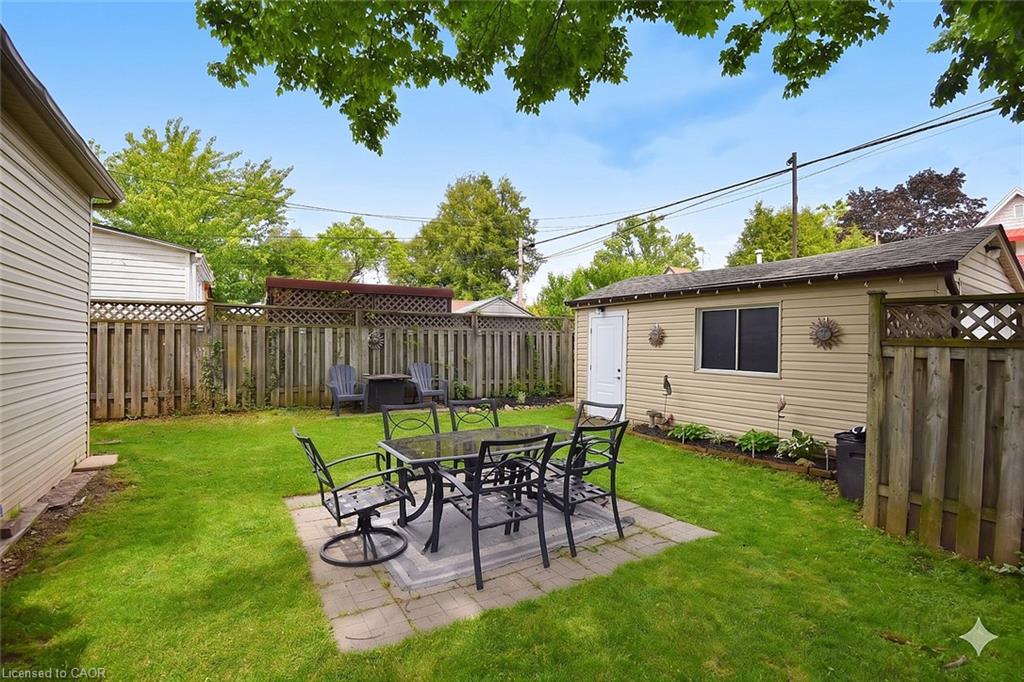 56 Barons Avenue N Property Photo 32