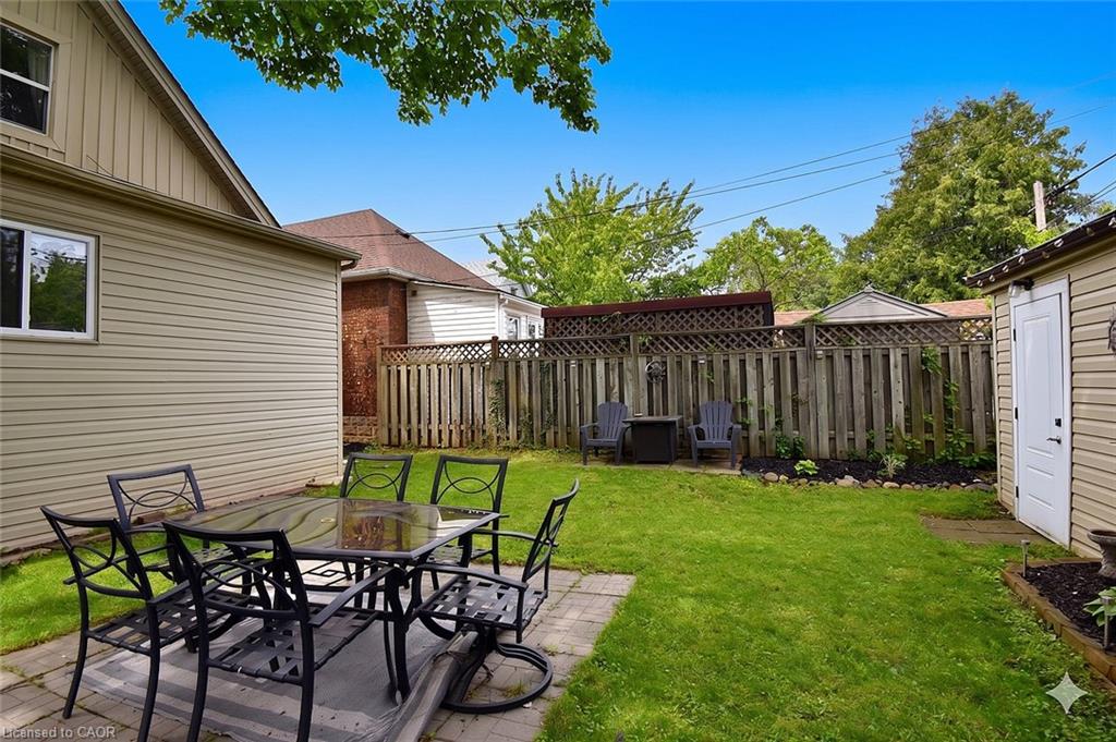 56 Barons Avenue N Property Photo 33