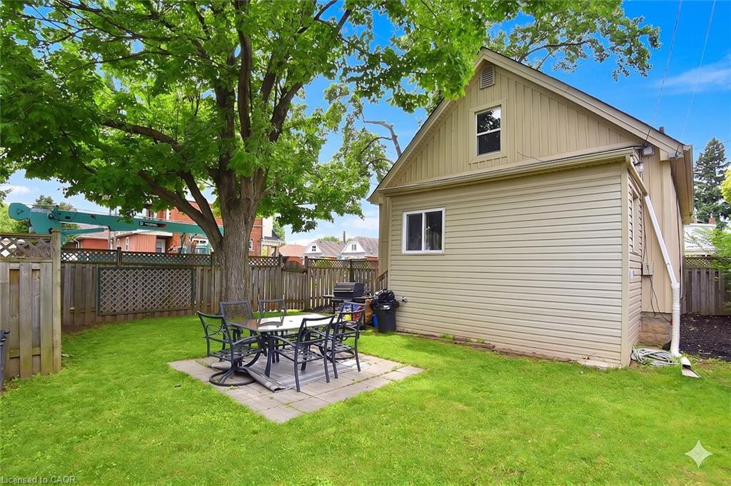 56 Barons Avenue N Property Photo 34