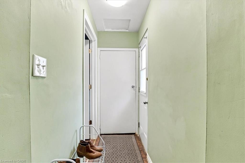 406 Duke Street W Property Photo 2