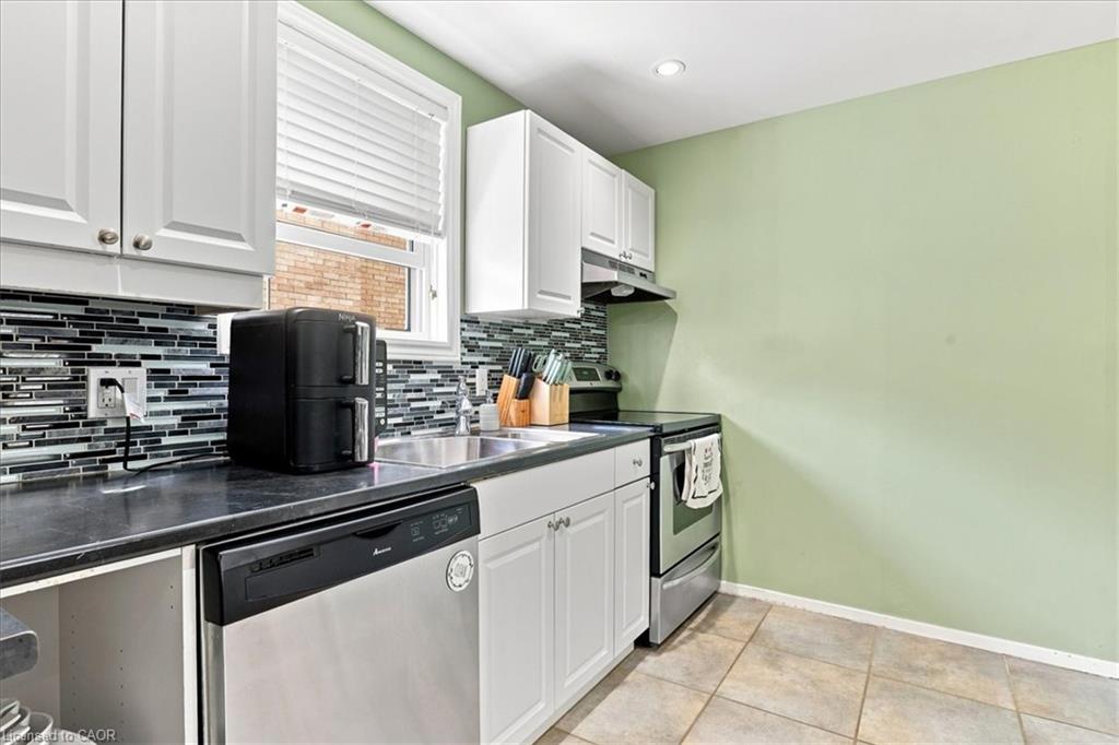 406 Duke Street W Property Photo 3