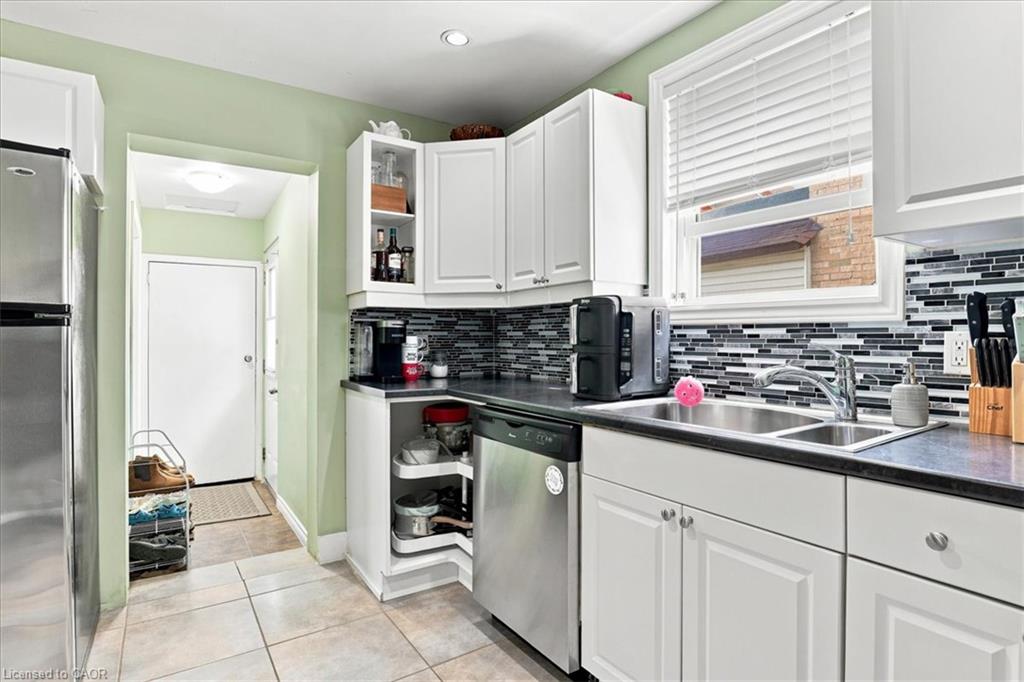406 Duke Street W Property Photo 5