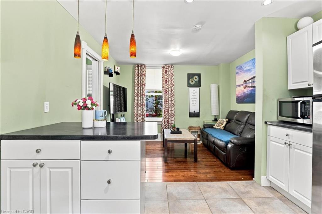 406 Duke Street W Property Photo 6