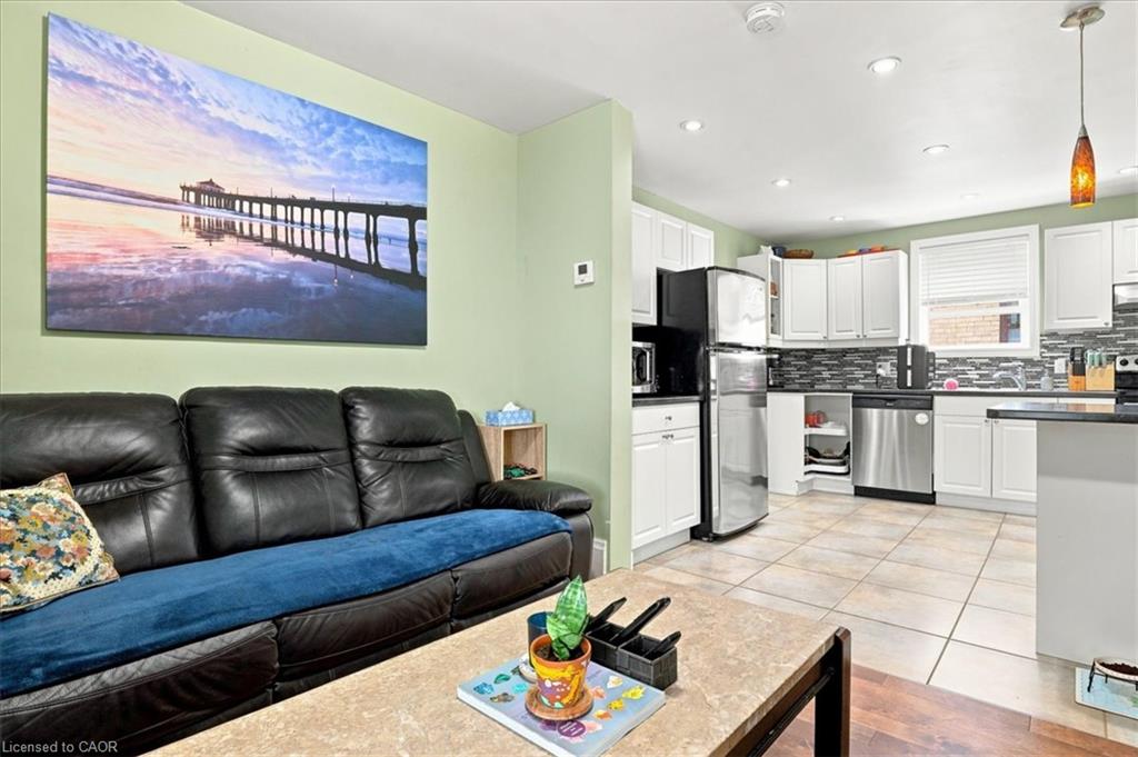 406 Duke Street W Property Photo 8