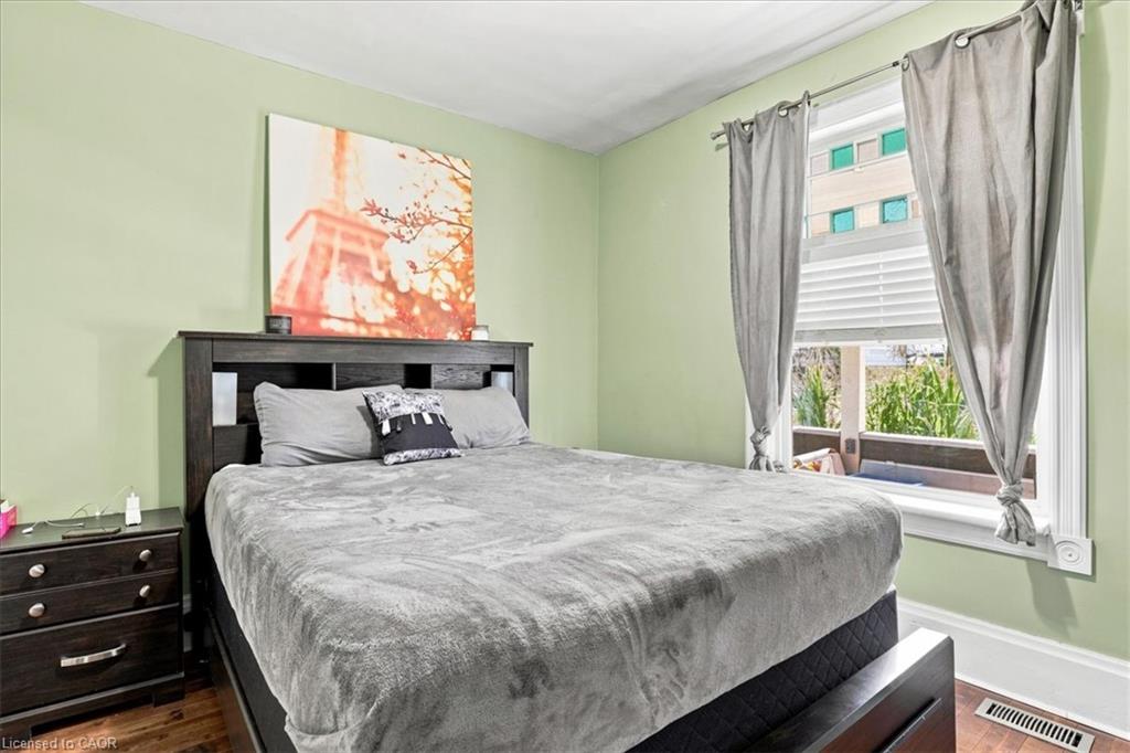 406 Duke Street W Property Photo 11