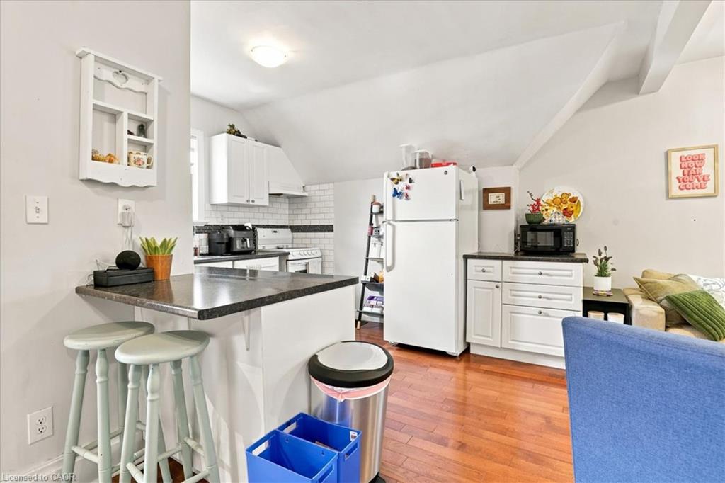 406 Duke Street W Property Photo 16