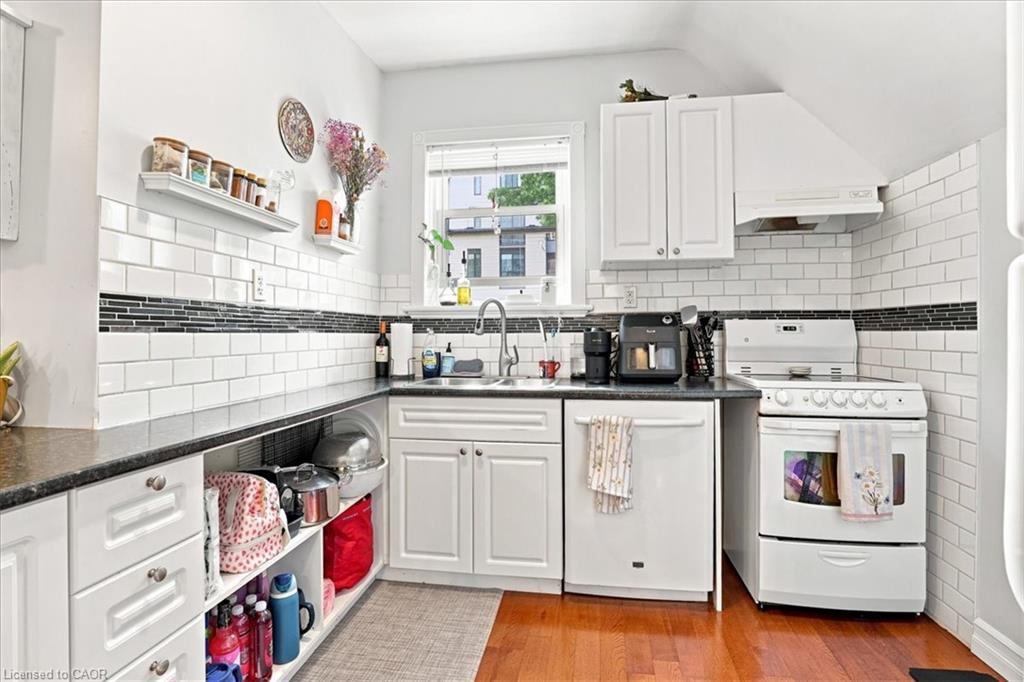 406 Duke Street W Property Photo 17