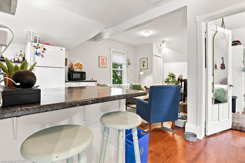 406 Duke Street W Property Photo 24