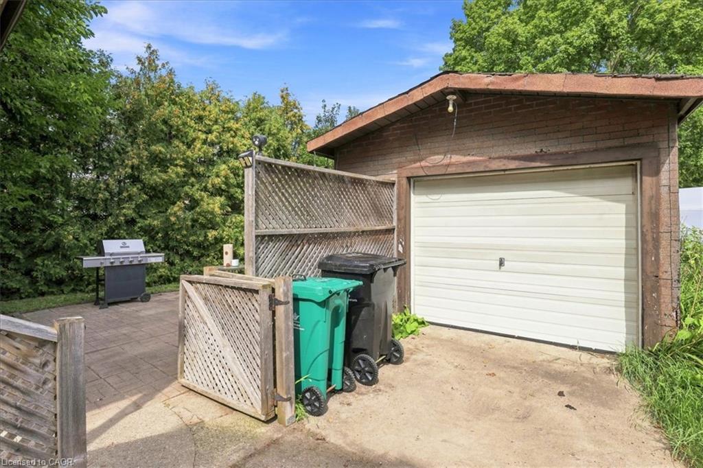 406 Duke Street W Property Photo 27