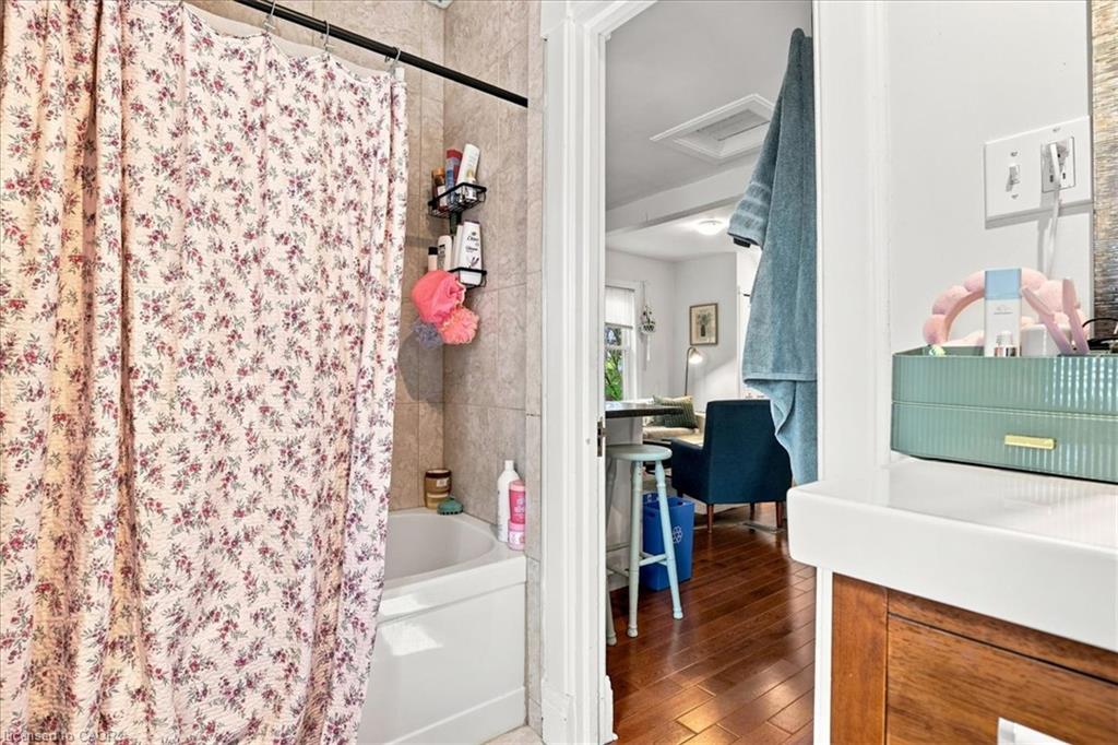 406 Duke Street W Property Photo 31