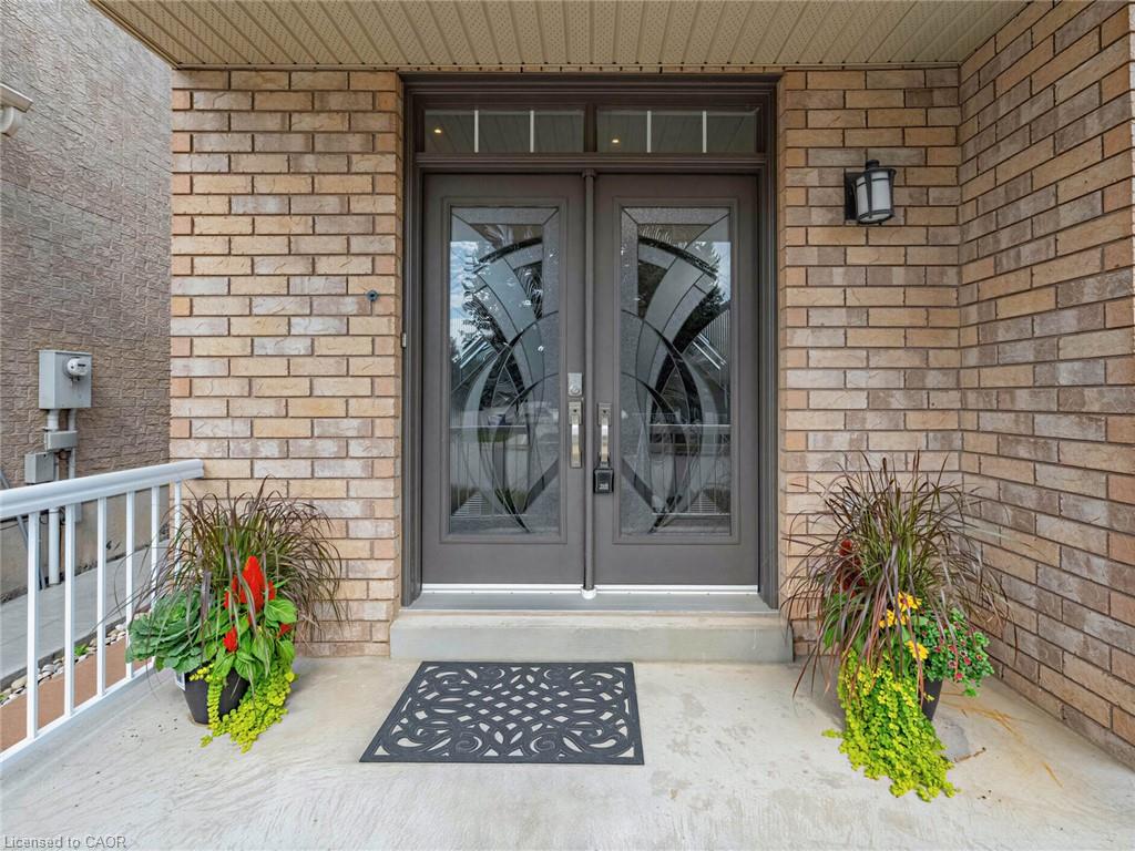 491 Willmott Crescent Property Photo 2