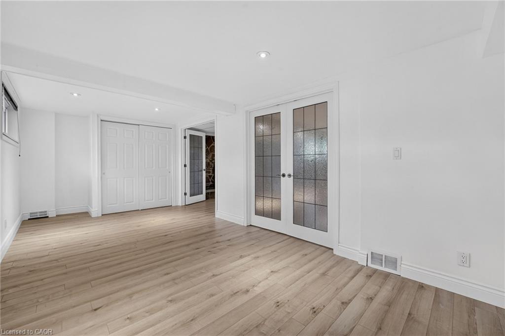16 Elk Street Property Photo 33