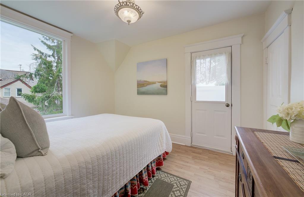 46 Ellen Street W Property Photo 30