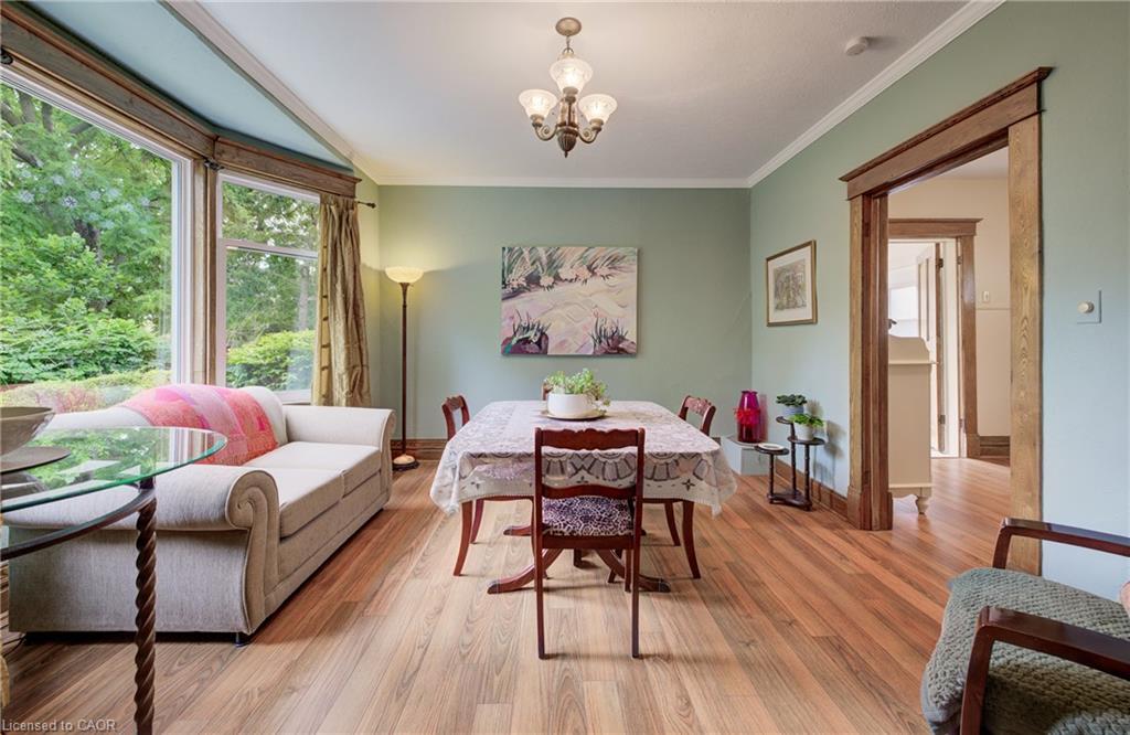 46 Ellen Street W Property Photo 14
