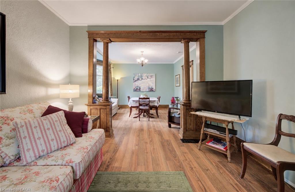 46 Ellen Street W Property Photo 17