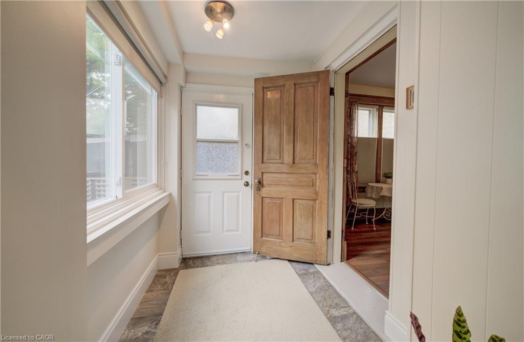 46 Ellen Street W Property Photo 18