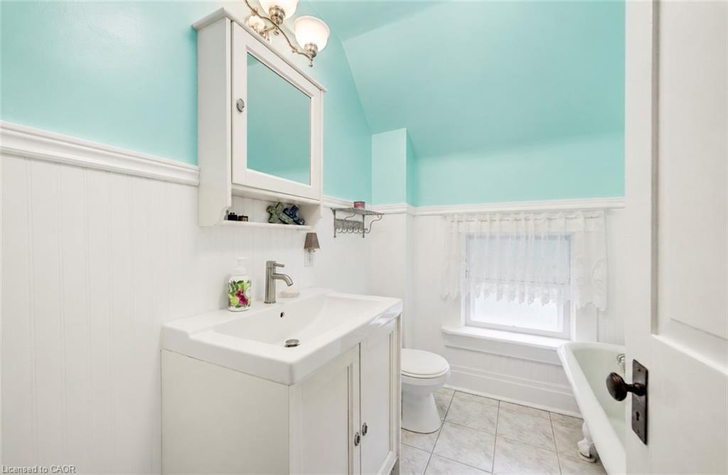 46 Ellen Street W Property Photo 30