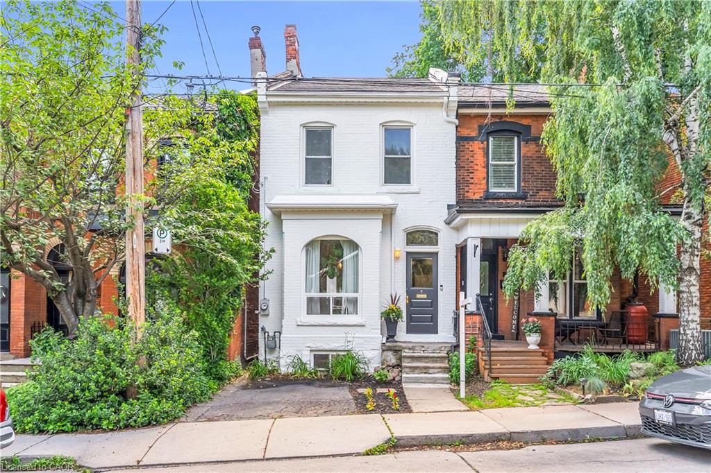 76 Pearl Street N Property Photo 1