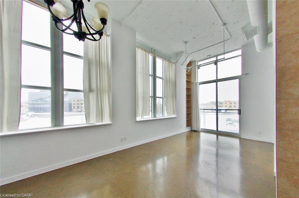 328-410 King Street W Property Photo 6