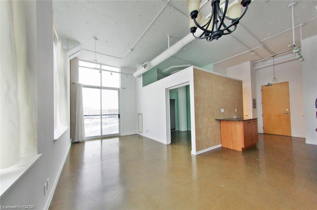 328-410 King Street W Property Photo 7