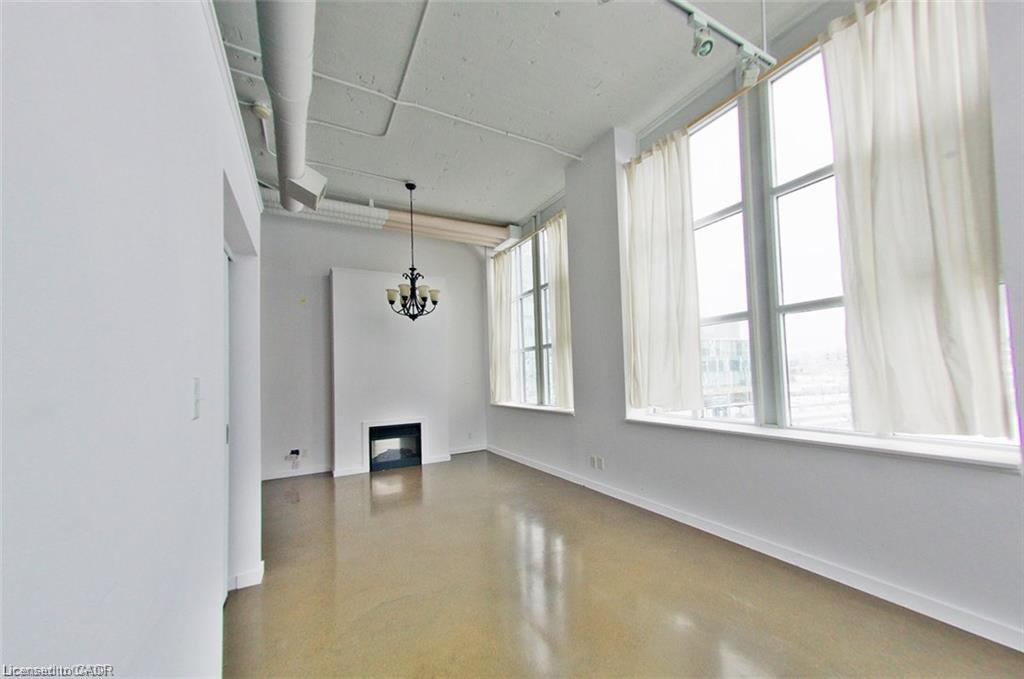 328-410 King Street W Property Photo 11