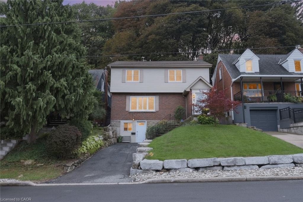 8 Kingsway Drive Property Photo 4