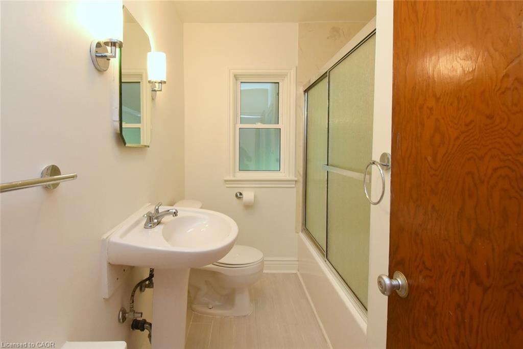 8 Kingsway Drive Property Photo 32